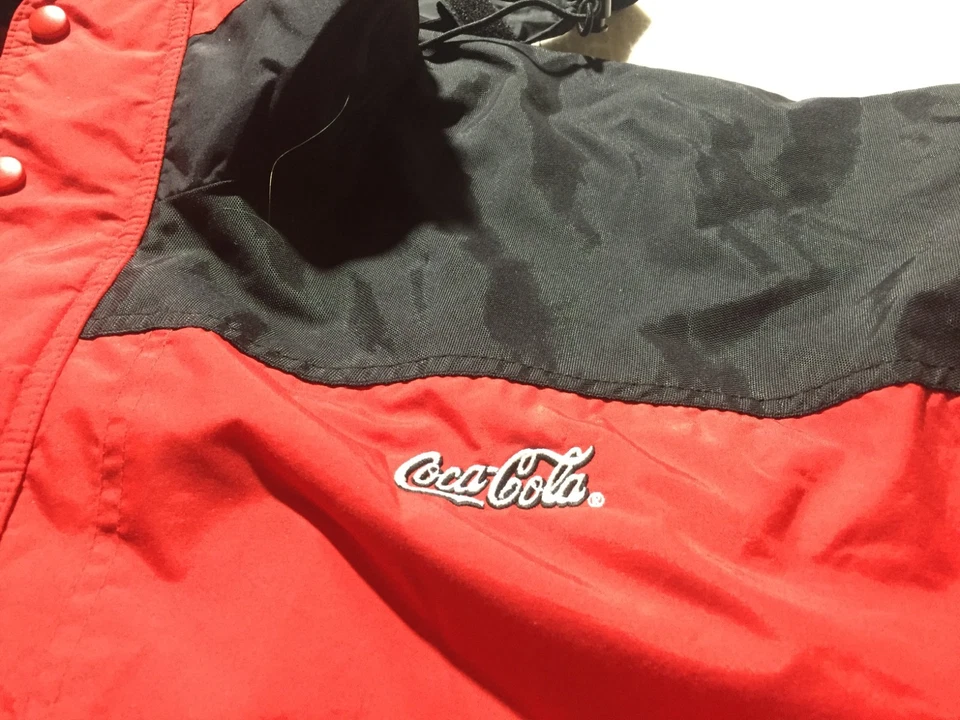 可口可乐 Wear Guard 冬季外套男式 2XL 红色黑色连帽口袋拉链标志 — 第 3/4 张图片