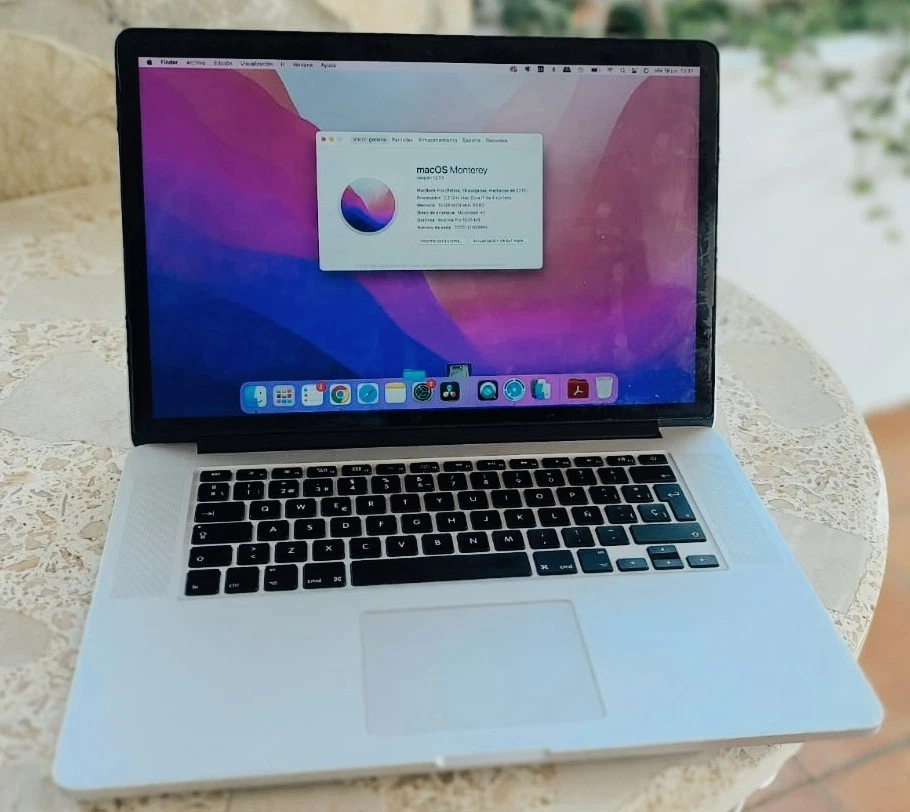 Apple MacBook 15,4" (16G RAM, 512GB SSD, Intel Core i7 4.ª generación, 2,20GHz), foto 1 de 5