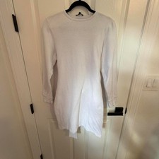 NWT Boohoo white long sleeve dress with a relaxed fit size 8