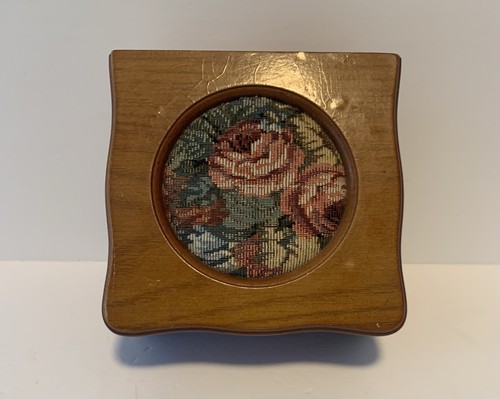 Vintage Cherry Wood jewelry box 6.5”x 7”Needlepoint, Floral Tapestry - Picture 9 of 12