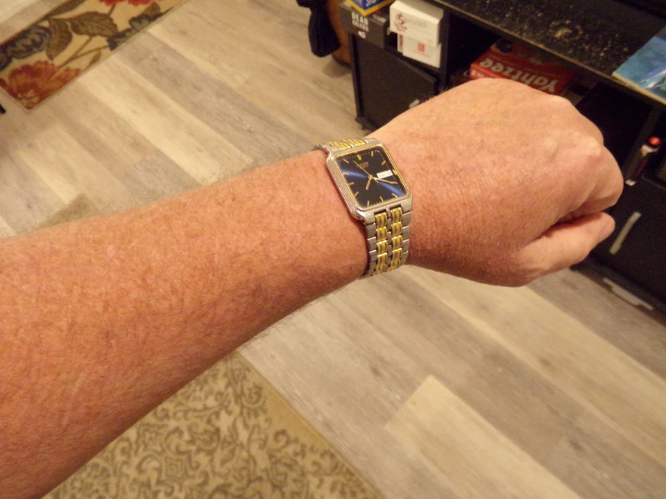 Men's PULSAR Two-Tone Water-Resistant Watch w/ New Battery - Works Great! -c - image 3 of 4