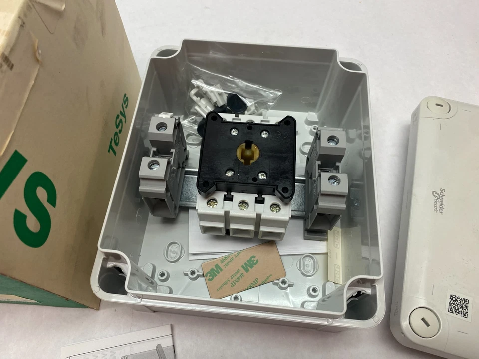 Schneider Electric VC3GUN закрытый аварийный переключатель IP55 480/600 В 941319 - Изображение 2 из 4