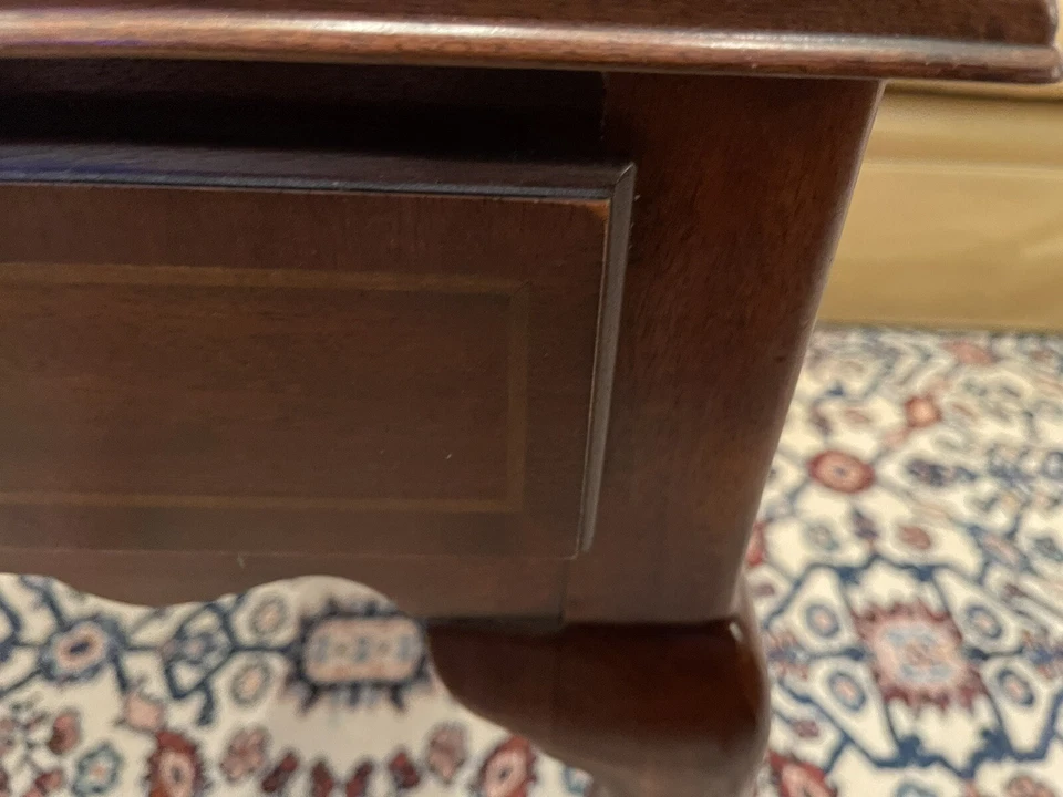 Mesa auxiliar Councill Craftsmen caoba Queen Anne con cajón Foto 4 de 4