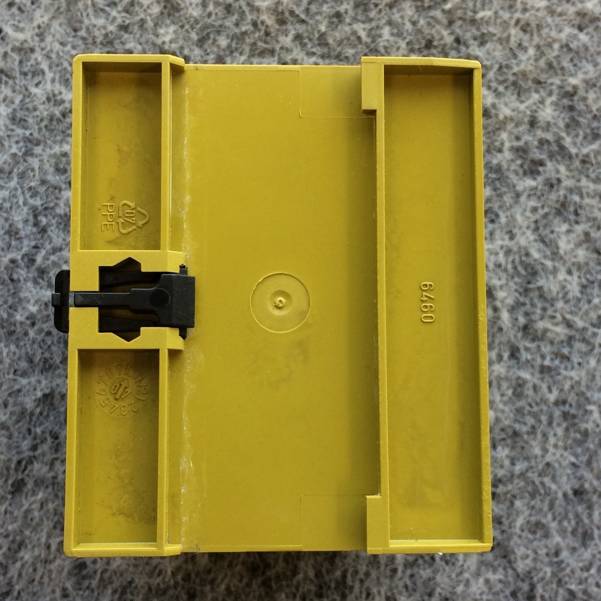 PILZ 774609 USED PNOZ X9 24VAC 24VDC 7 N/O 2 N/C 2SO SAFETY RELAY