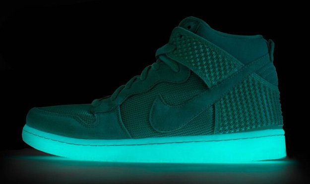 Nike Dunk High CMFT PRM MINT Glow in the Dark SB Light Retro Nike Dunk High CMFT PRM MINT Glow in the Dark SB Light Retro
