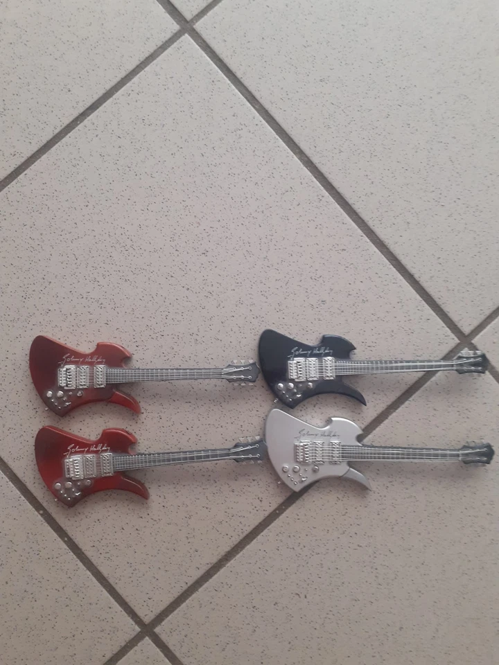 JOHNNY HALLYDAY 1 LOT DE 4 BRIQUETS GUITARE RECHARGEABLE 2011 - Photo 1/1
