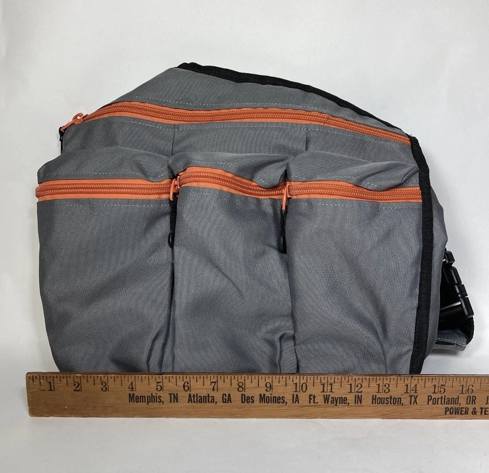 尿布 Dude 邮差包 尿布袋 灰色 外部 黑色 内部 橙色 拉链  — 第 3/4 张图片