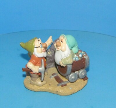 Vtg Disney Lil' Classics Doc & Sleepy in Mine Snow White Dwarf Figurine 3'' L@@K
