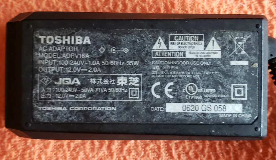 Toshiba ADPV16A Entrada: CA 100-240V Salida: CC 12V = 2A Original Genuino - Immagine 2 di 4