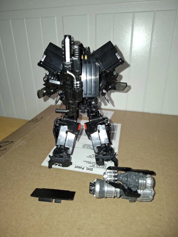 Transformers Studio Series Iron Hide - Bild 2 von 2