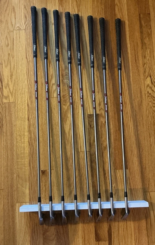 Juego de ejes de grafito regulares diestro de hierro forjado Titleist 704 CB 3-PW Titleist 3980 Foto 4 de 4