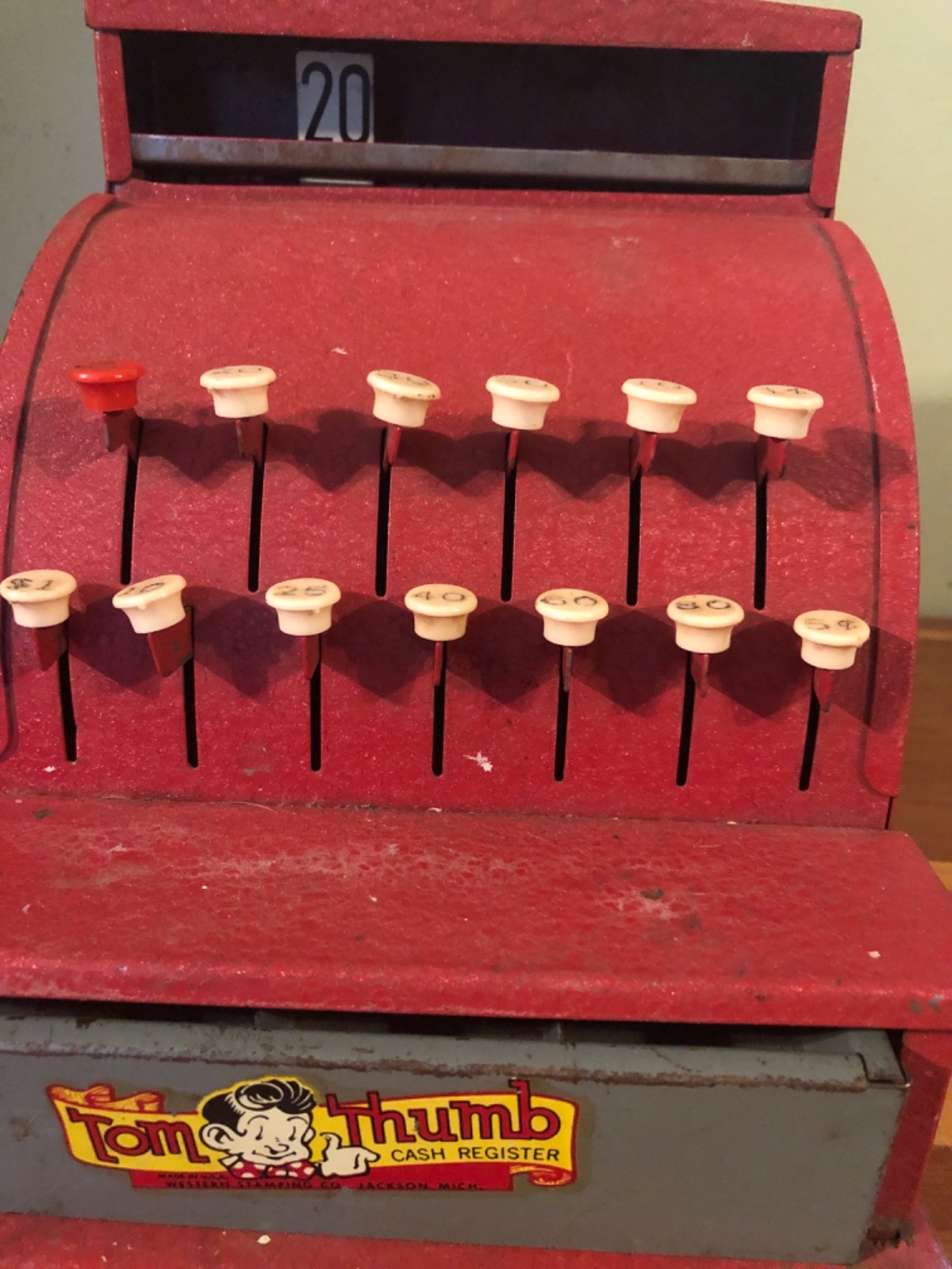 как выглядит Vintage 1950s Tom Thumb Toy Cash Register Red Metal Western Stamping Co USA Read фото