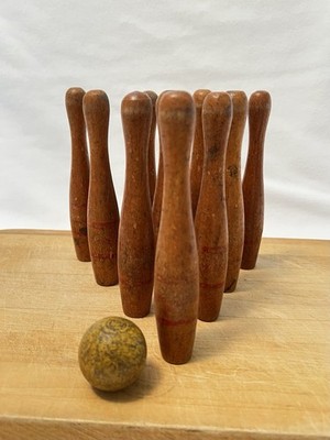 VINTAGE  WOOD SKITTLES GAME WITH 10 PINS BALL