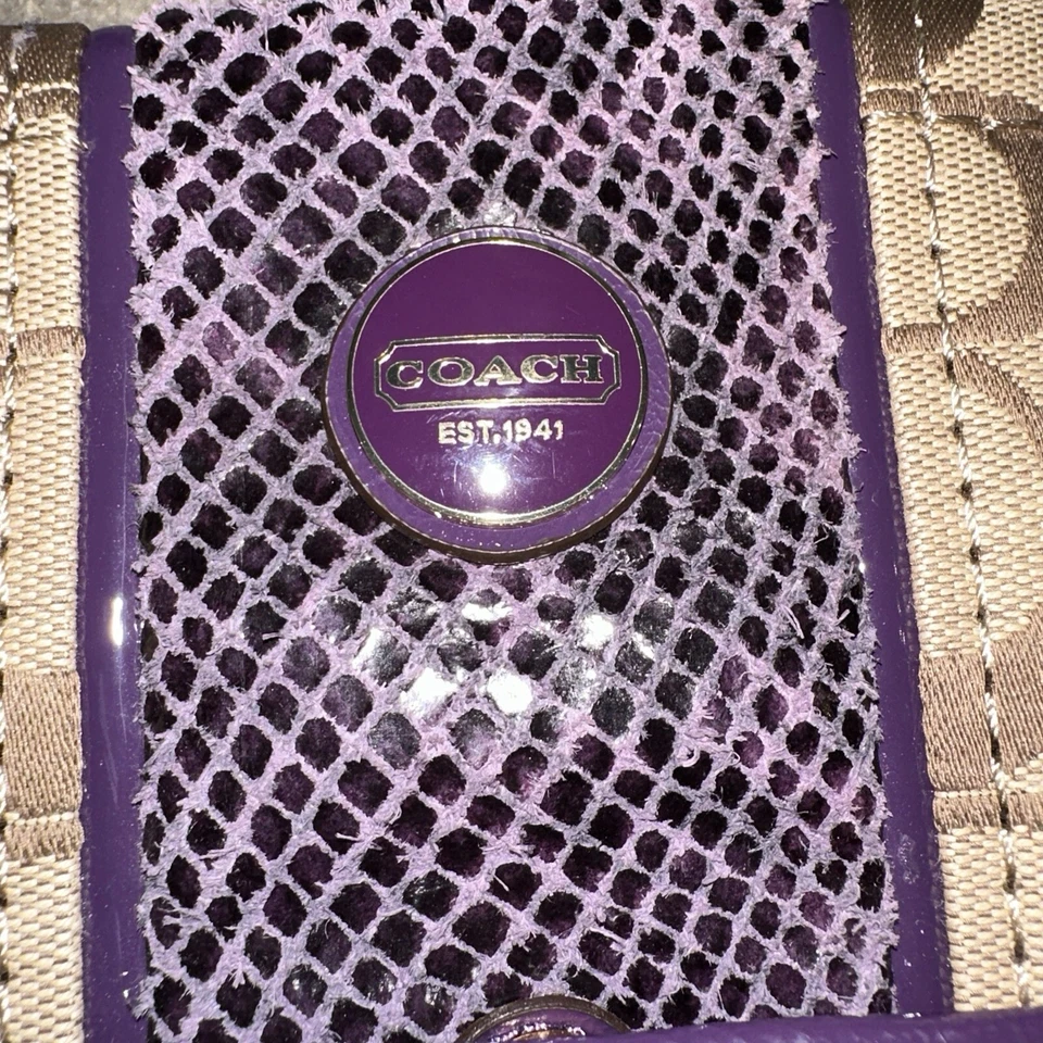 Bolso de hombro Coach Signature púrpura pitón F25706. Foto 3 de 4