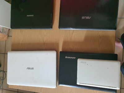 4 Laptops 1 Netbook DEFEKT
