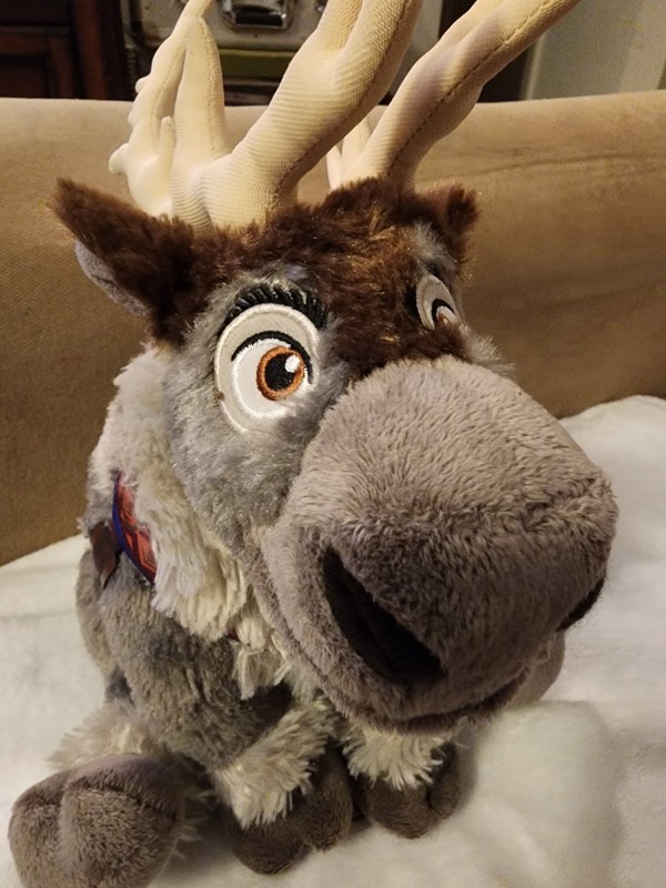 Disney Frozen 2 Sing & Sway Sven Sound and Movement, sings Lost in the Woods