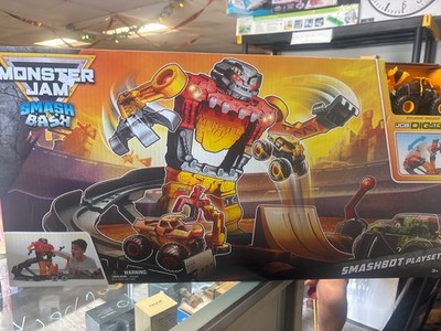 RARE - NEW Monster Jam Smash And Bash  Smash Bot Set   WITH JCB Digatron!!!!