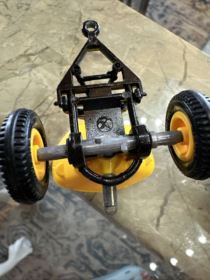 Britains Farm Tractor 9519 JCB Loadall Yellow & White + Accessories 1984 - Image 4 of 4