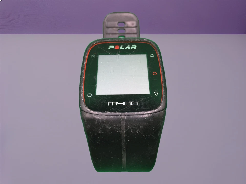 Reloj inteligente multideporte Polar M400 0Y Bluetooth GPS, negro, rayado, usado Foto 2 de 4