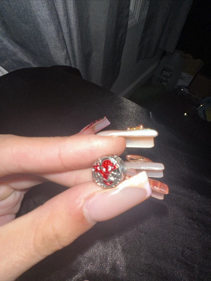 Pandora Marvel Spider-Man agriando la ciudad  Foto 2 de 2