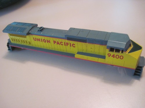 Locomotora diésel escala HO Athearn Union Pacific GE C44-9W tablero 9 #9400 carcasa | Condition: Used