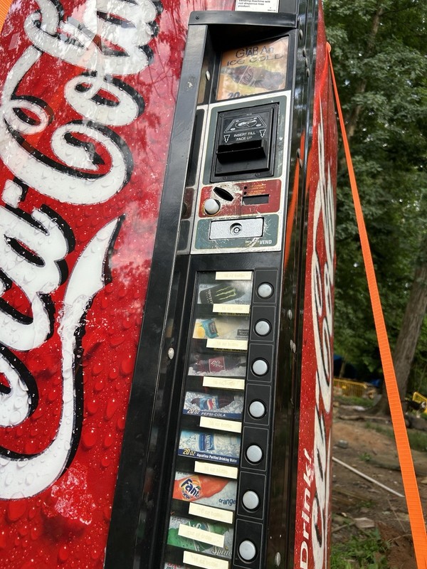 Coca-Cola 7 Select 7-Selection Bottle Vending Machine Coin/Bill, 115V 250B