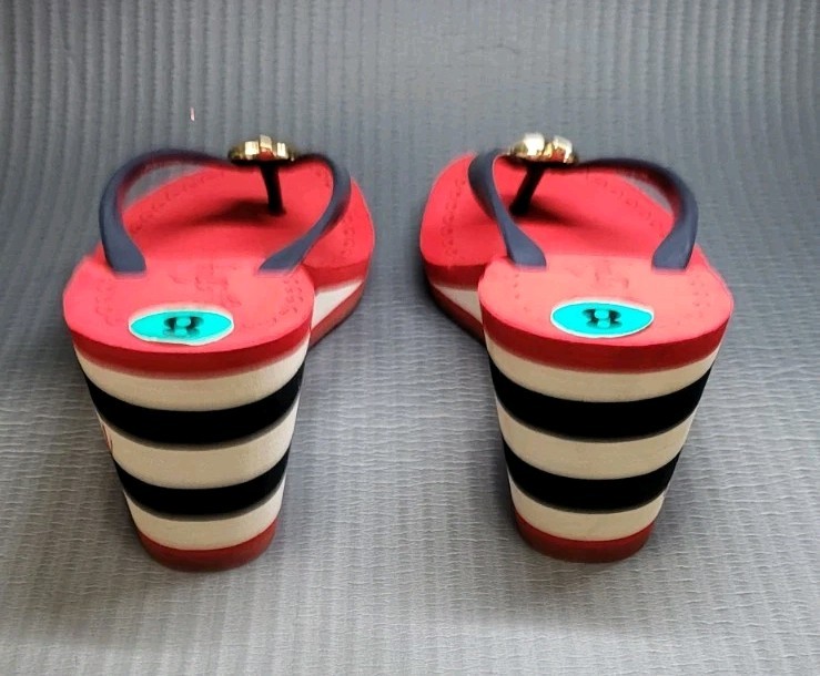 Juicy Couture "Laney" Wedge Thong Vintage Y2K Gold Apple J263000 Red Sz 8 RARE image 6