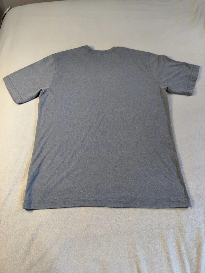 Camiseta gris manga corta Travis Mathew para hombre Caddy día torneo de golf, L Foto 3 de 4