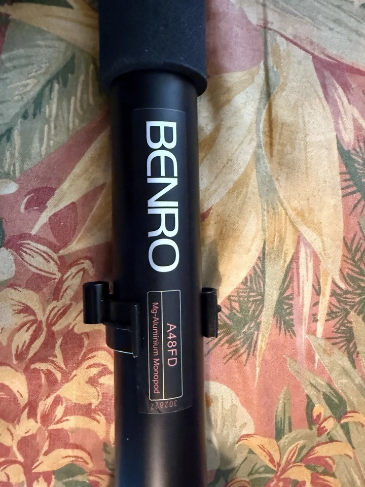 Monopie de aluminio Benro A48FB 70,5" con cabezal fluido de video S6 estuche de placa QR A48FBS6 Foto 2 de 4