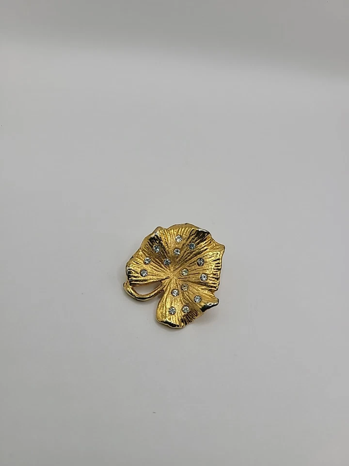 Vintage Brooch Pin Gold Tone Leaf Flower Crystals White Jewelry Costume - Image 2 of 4