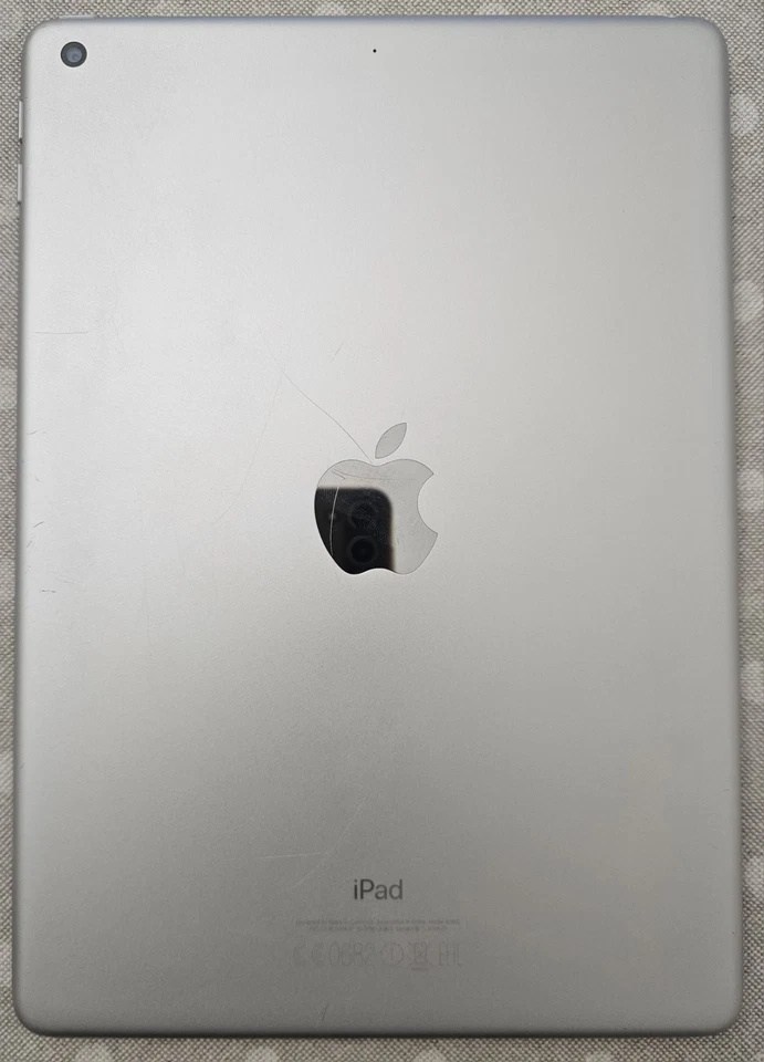 Apple iPad 5a Generazione, 9.7" 128GB Wi-Fi Tablet  - Bianco - Argento - Immagine 3 di 4