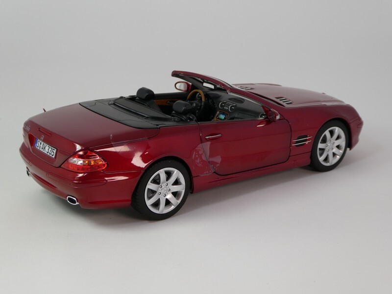 Mercedes-Benz 500 SL Cabriolet Rouge – Revell 1/18 – Miniature Métal Zamac – Sans Boîte