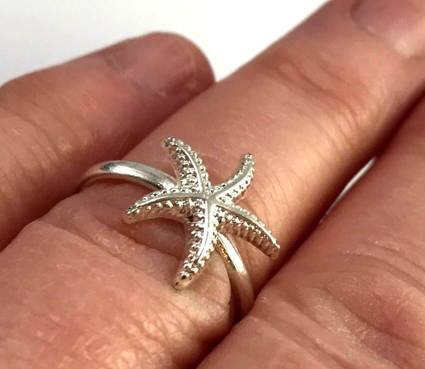 Stackable Silver Tone Starfish Earring Size 8 - image 1