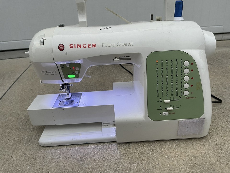 SINGER SEQS6000.CL Futura Quartet Sewing and Embroidery Machine