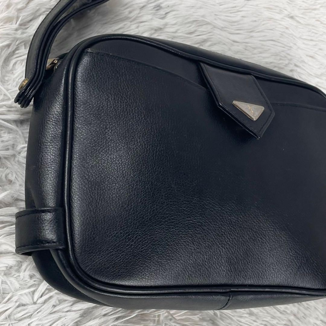 Pochette Yves Saint Laurent in pelle con piastra triangolare ottime condizioni