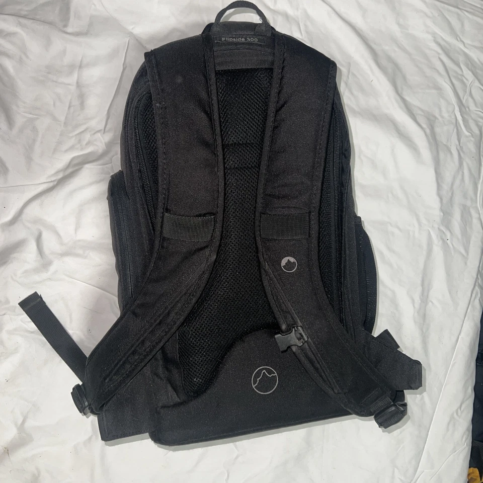 Lowepro Flipside 300 DSLR Camera Backpack Black, Padded - Image 4 of 4