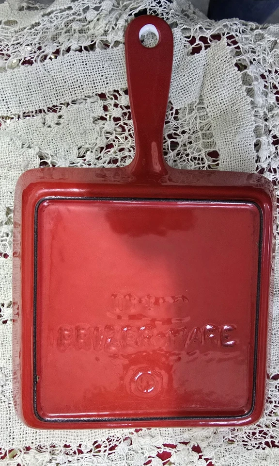 Prizer Ware Cast Iron Enamel Square Egg Skillet SS 1090 Red & White 5 1/2" - Image 4 of 4