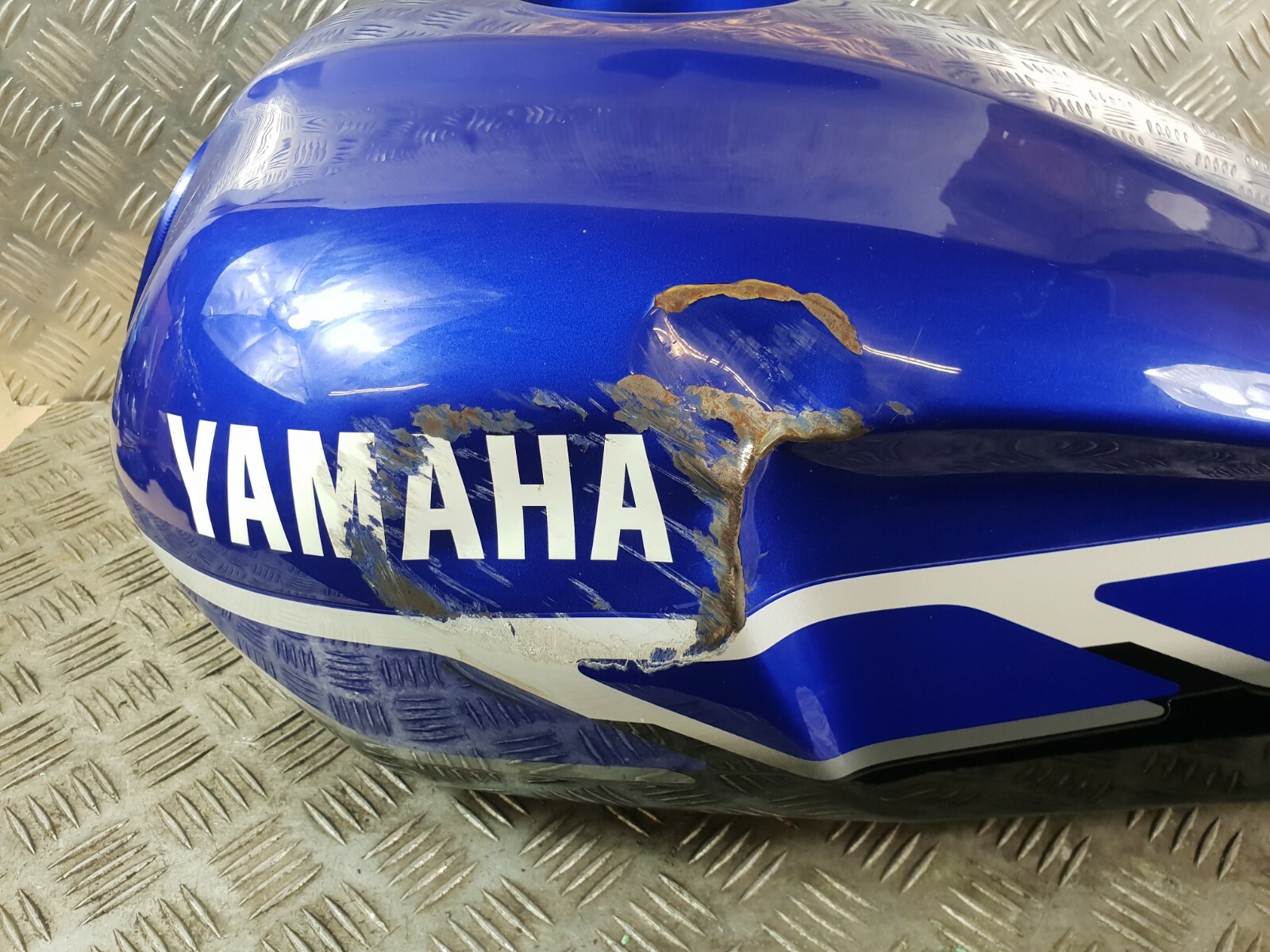 yamaha xjr 1300 tank