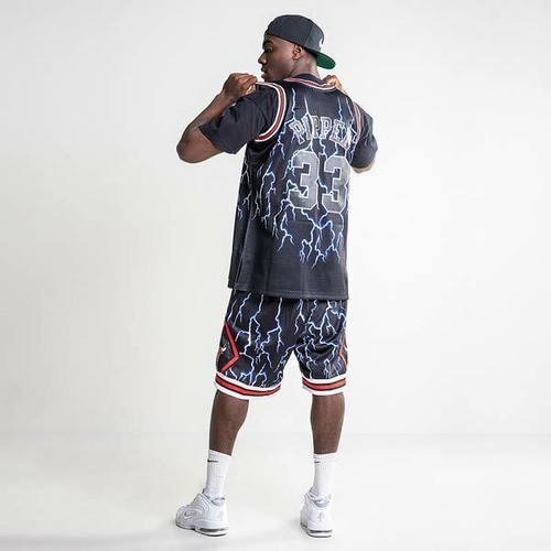 Mitchell Ness Bulls 1997 NBA FINALS LIGHTNING ⚡️ Swingman POCKET w ZIPPER SHORTS - Picture 10 of 10