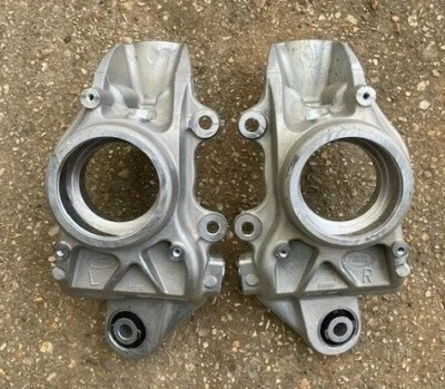Range rover evoque L538 rear knuckle hub left & right pair - Image 1 of 4