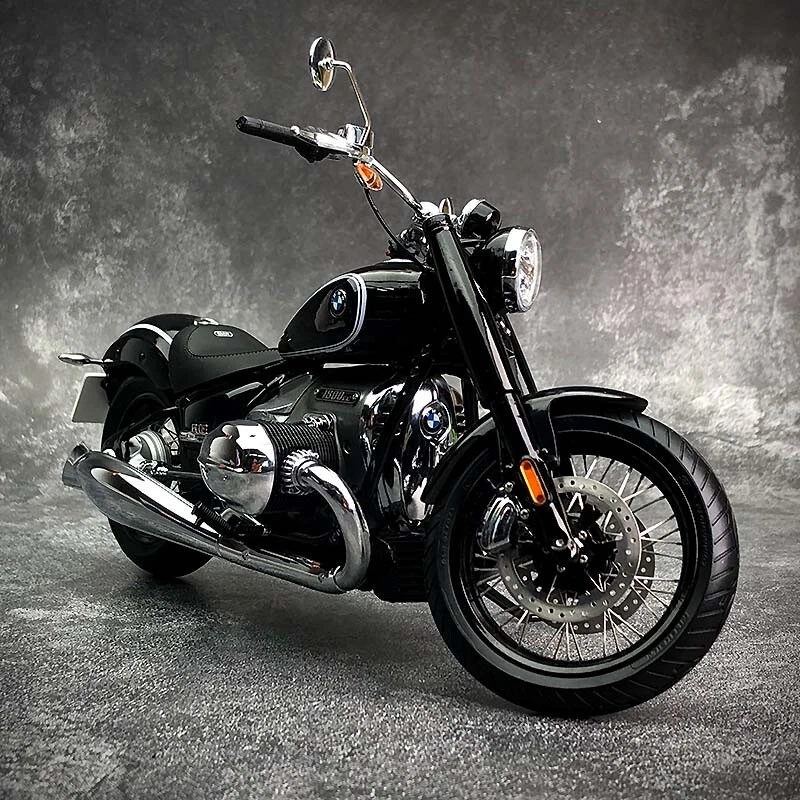 BMW Miniature 1/10 Scale Motorcycle Motor Bike Model R18 black Dealer's edition - Image 2 of 4