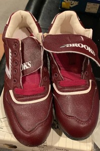 brooks baseball cleats