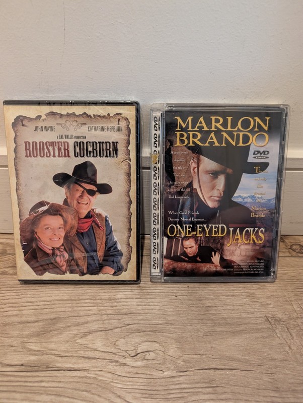 Classic Western Movies 2 film DVD Lot John Wayne & Marlon Brando