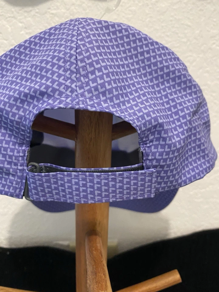 Under Armour Niñas “Gorra con Correa Ajustable” Talla Juvenil Patrón Púrpura con Rosa UA NUEVO SIN ETIQUETAS Foto 2 de 4