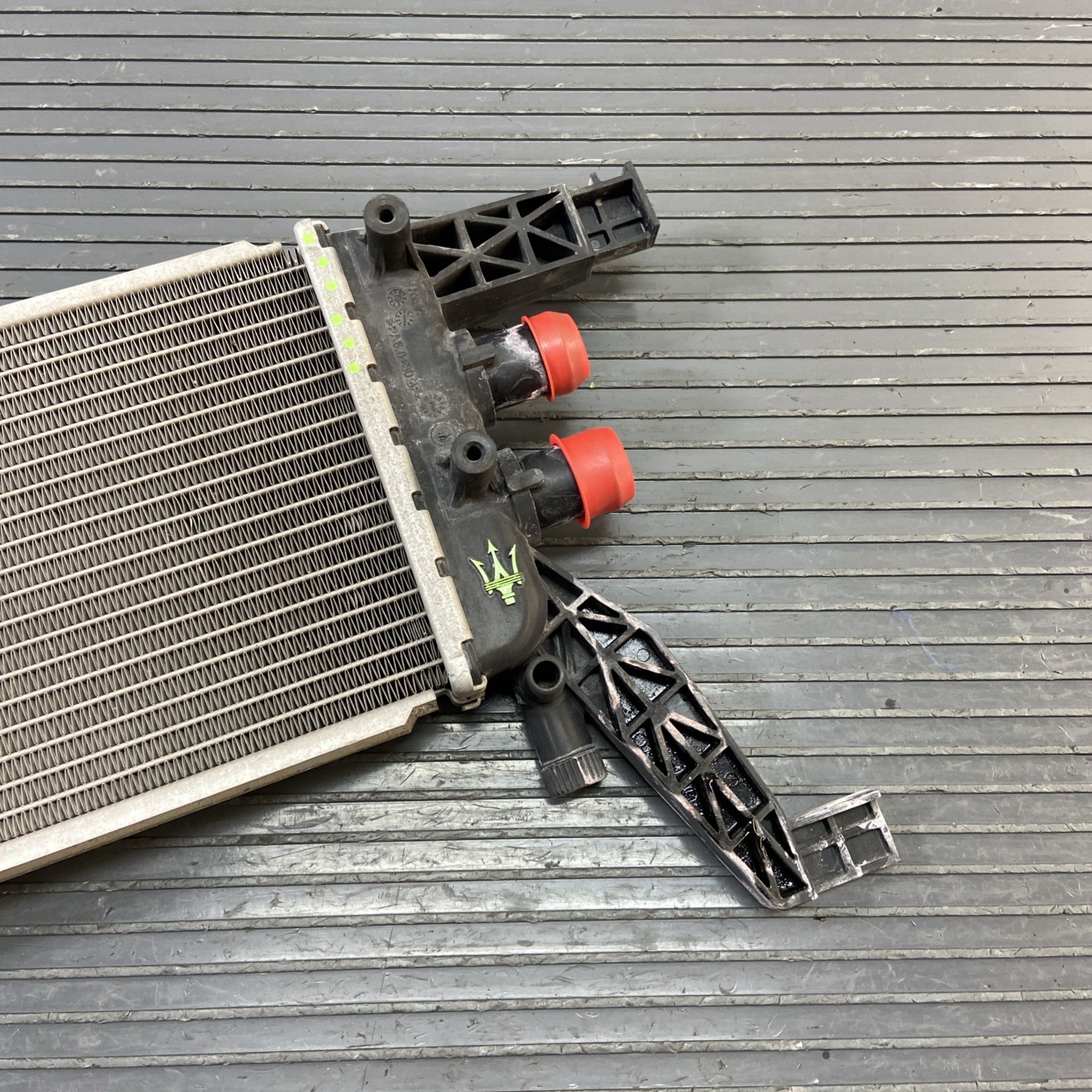 2018-2023 Maserati Levante 3.0L Auxiliary Water Coolant Radiator 670103891 OEM