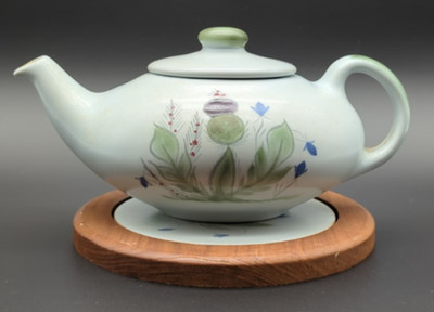 Buchan Stoneware THISTLEWARE Pattern Teapot & Trivet Set
