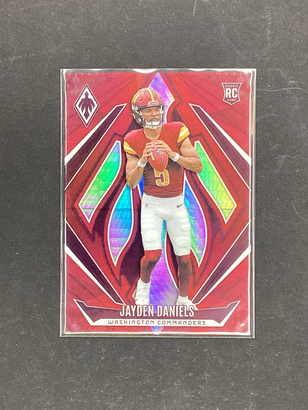 2024 Panini Phoenix - Rookies Jayden Daniels #198 Red Hyper /140 (RC)