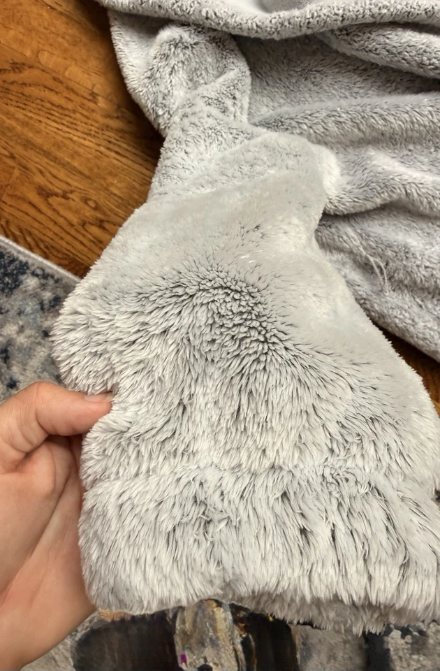 Roupão feminino Aerie tamanho médio cinza de pelúcia com cinto e bolsos macio aconchegante - Imagem 4 de 4