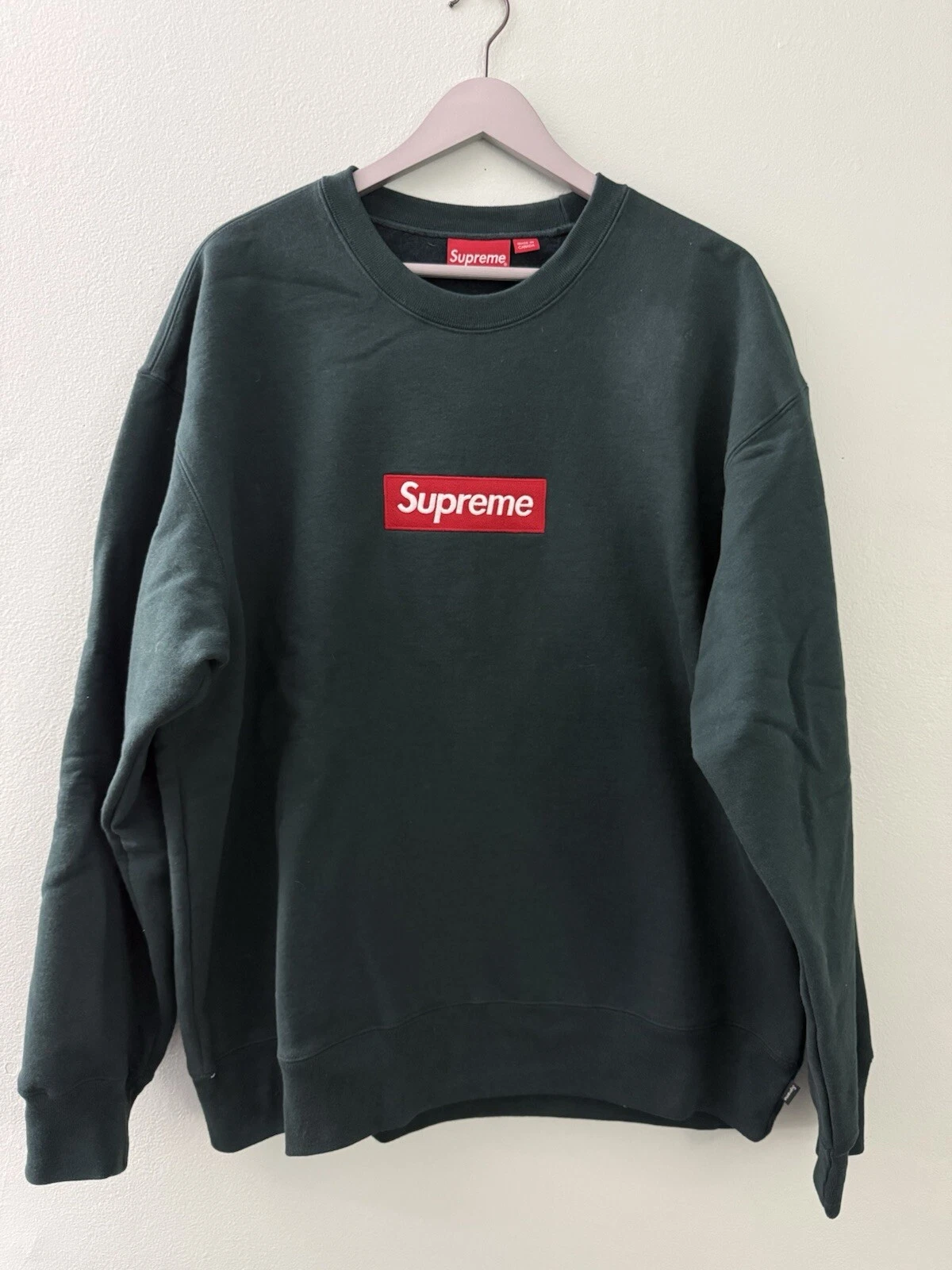 SWEATSHIRT COL ROND SUPRÊME LOGO BOÎTE BOGO