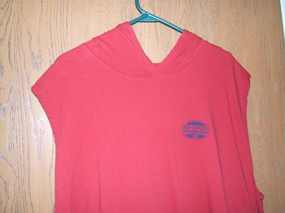 B.U.M. Camiseta Equipment sin mangas con capucha talla XL  Foto 3 de 4